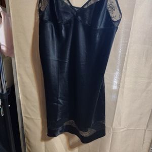 Victoria's Secret Sz Large Black Slip